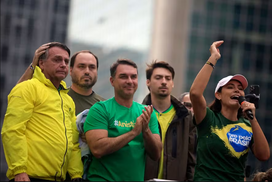A Dinastia Descobriu que Não Tem Lei de Sucessão
