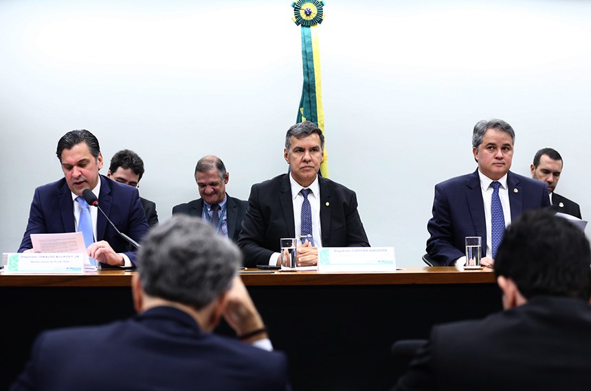 R$ 5 Bilhões Para Campanha. O Que Esse Dinheiro Faria na Sua Vida?
